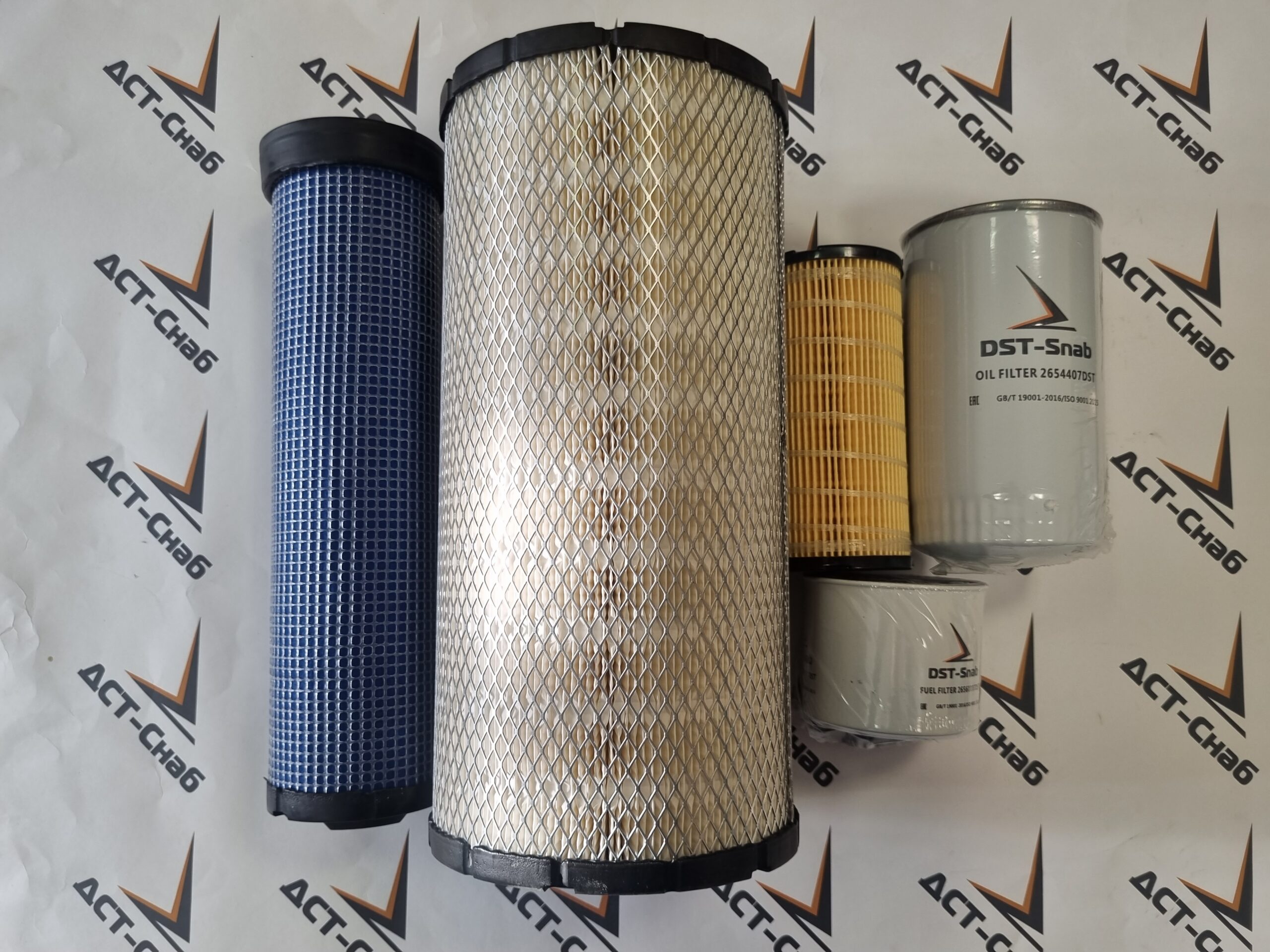 Комплект фильтров на экскаватор-погрузчик Terex Комплект фильтров на экскаватор-погрузчик Terex